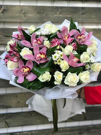 Букет цветов из: Розы и Хризантемы в Малой Джалге