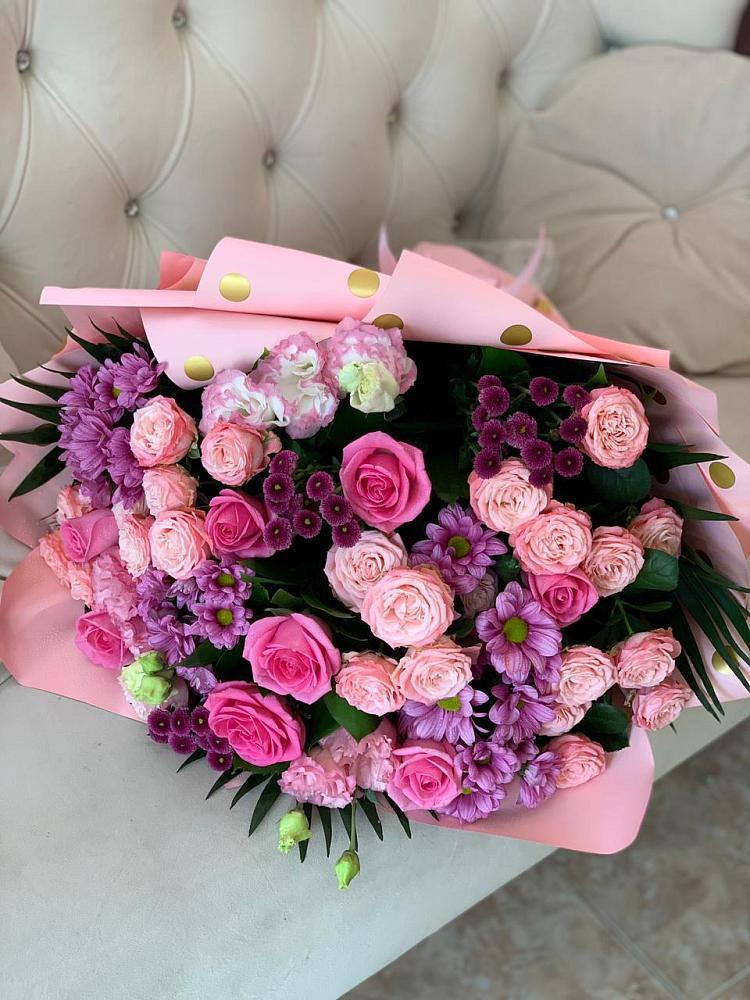 Букет цветов из: Хризантемы, Розы и Лизиантусы в Малой Джалге