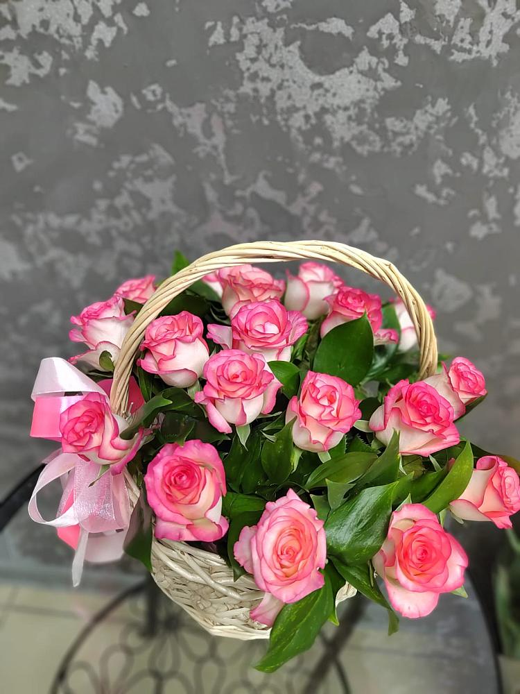Цветочная композиция из Розы в корзине в Малой Джалге