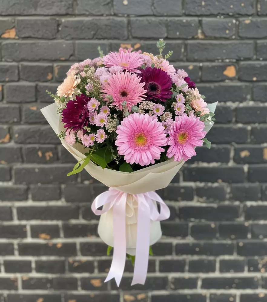 Букет цветов из: Герберы и Хризантемы в Малой Джалге