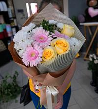 Букет цветов из:  Герберы, Розы и Хризантемы в Малой Джалге