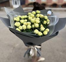 Букет Белые кустовые розы Солинеро в Малой Джалге