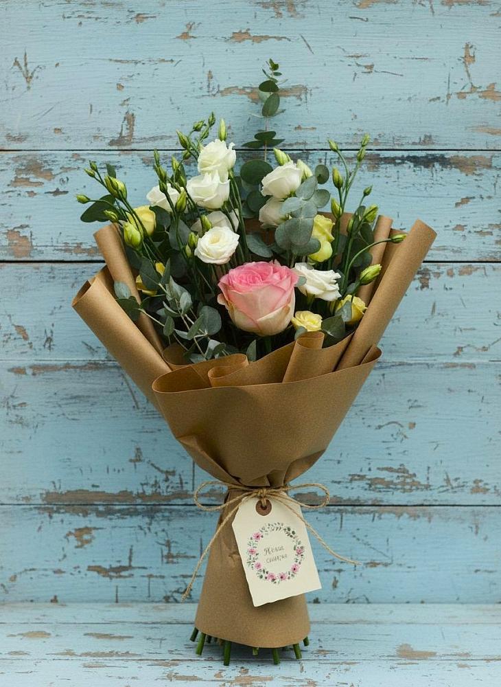 Букет цветов из: Розы и Лизиантусы в Малой Джалге