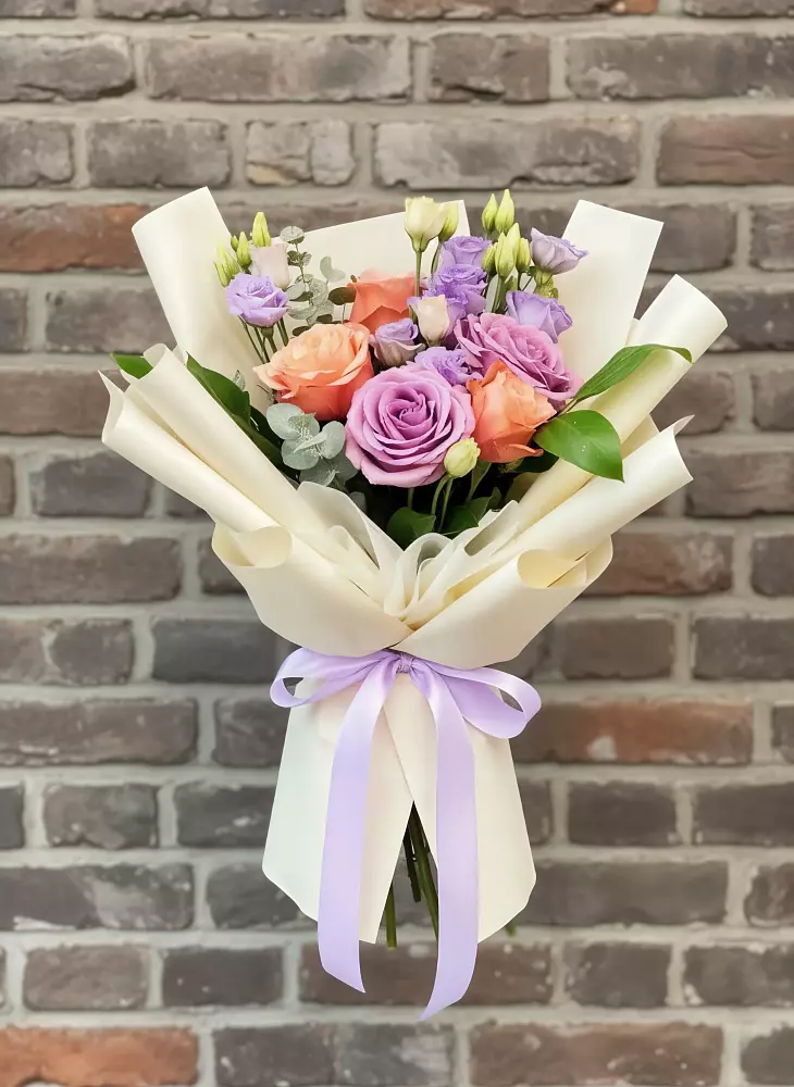 Букет цветов из: Лизиантусы и Розы в Малой Джалге