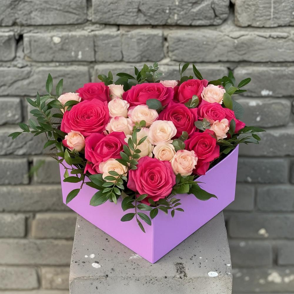 Цветочная композиция из Розы в коробке в Малой Джалге