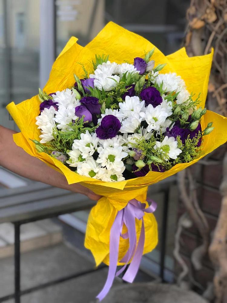 Букет цветов из: Ирисы, Хризантемы и Ромашки в Малой Джалге