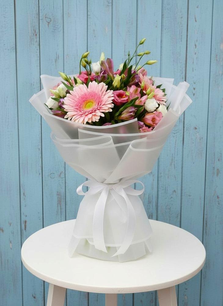 Букет цветов из: Герберы, Альстромерии и Лизиантусы в Малой Джалге