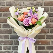 Букет цветов из:  Лизиантусы и Розы в Малой Джалге