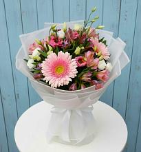 Букет цветов из:  Герберы, Альстромерии и Лизиантусы в Малой Джалге