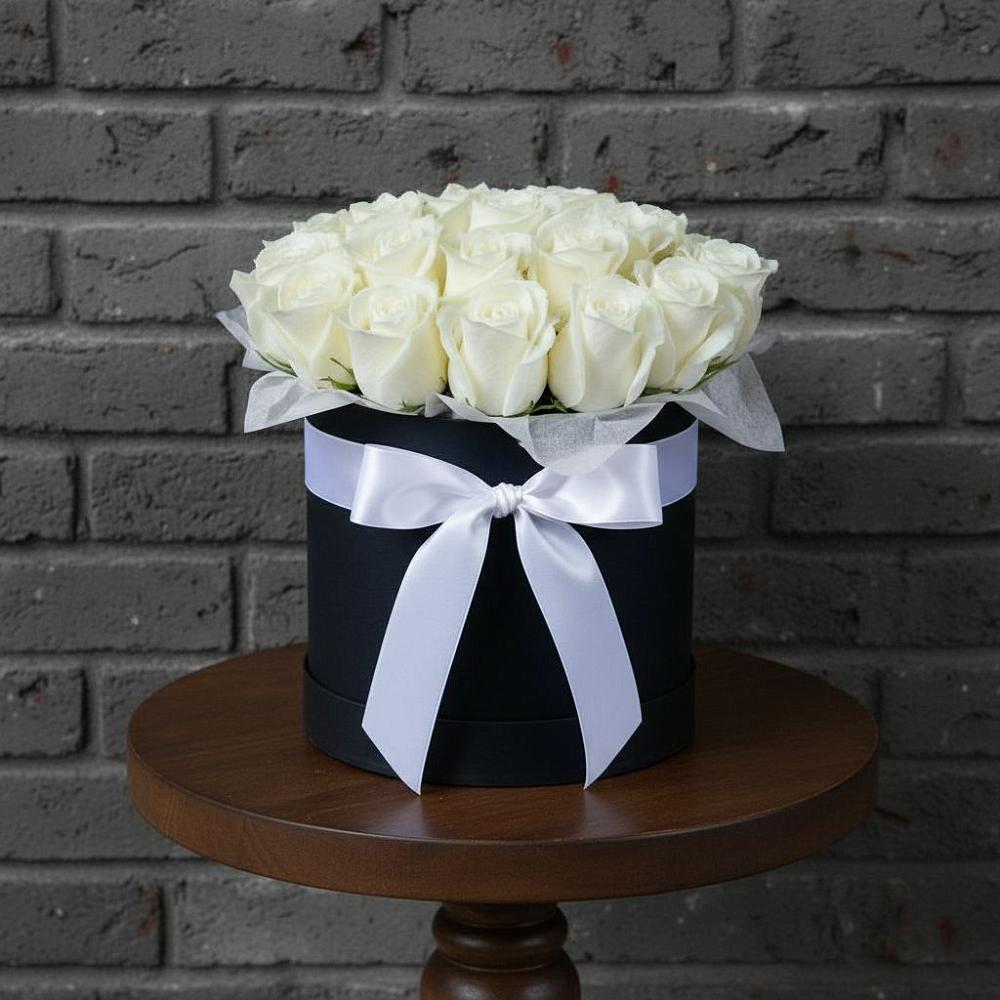 Цветочная композиция из Розы в шляпной коробке в Малой Джалге