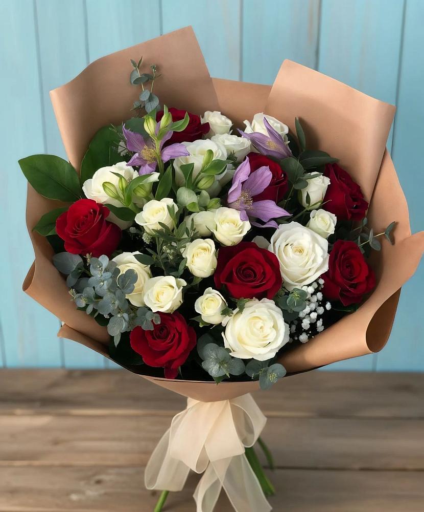 Букет цветов из: Розы и Альстромерии в Малой Джалге