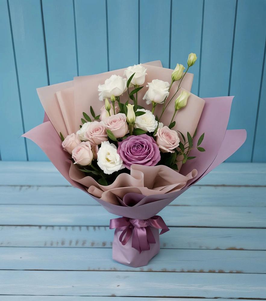 Букет цветов из: Розы и Лизиантусы в Малой Джалге